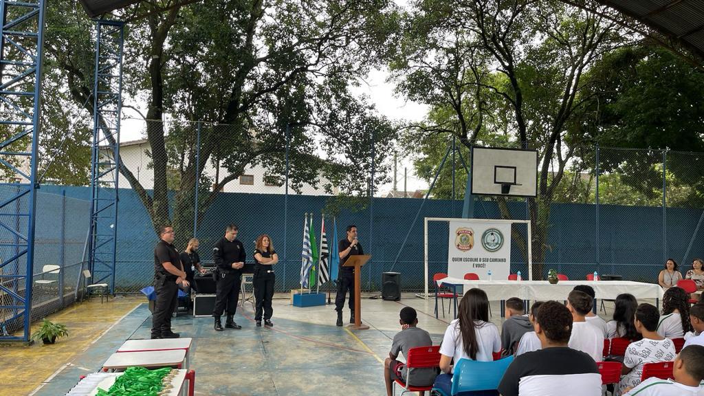 Polícia Federal realiza formatura em programa de prevenção ao uso de drogas em São José