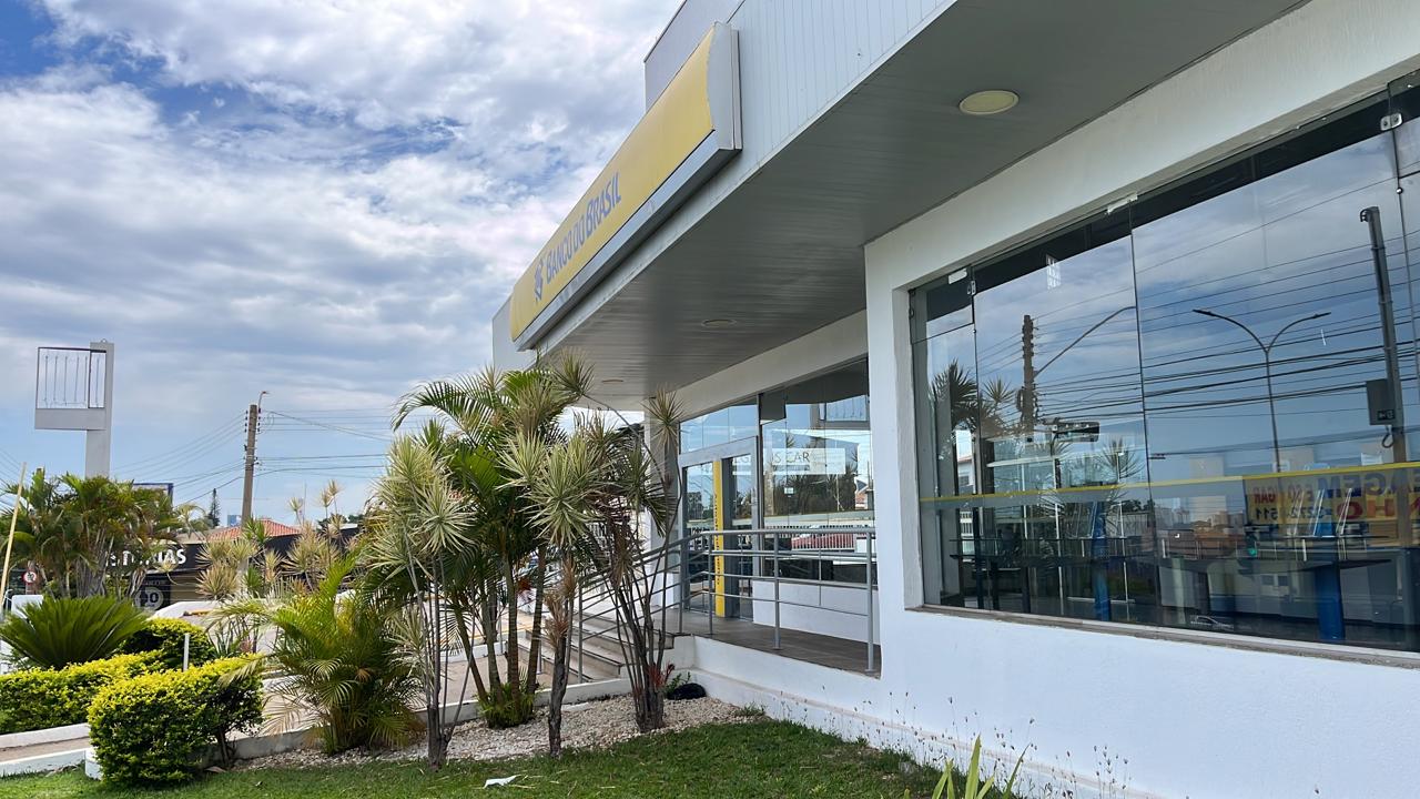 Criminosos furtam cofre de agência bancária em Campinas