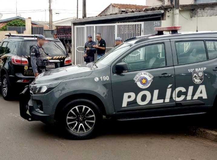 PF faz operação contra o tráfico de drogas e lavagem de dinheiro