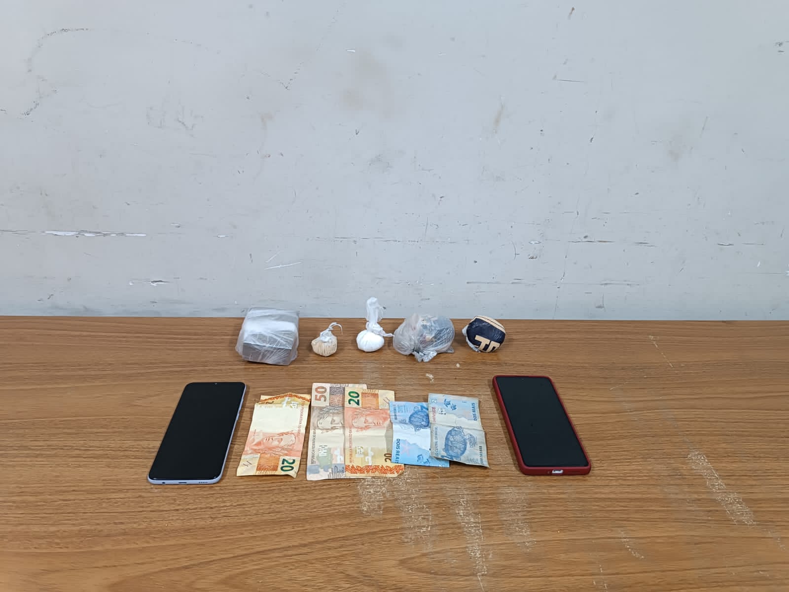 Polícia prende casal por tráfico de drogas em Araçatuba