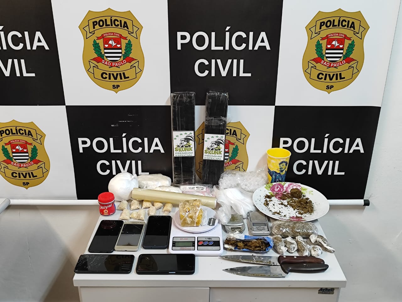 Polícia prende homem por tráfico de drogas em Santos