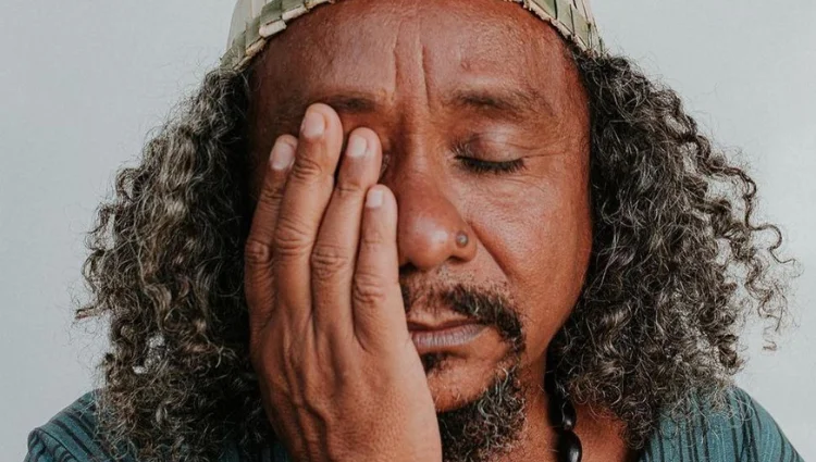 Chico César lança edição estendida do álbum ‘Vestido de amor’