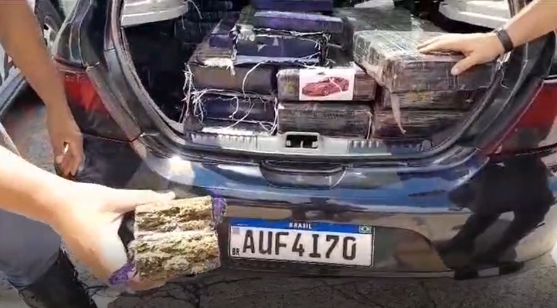 Perseguição em São Pedro: Carro transportava mais de meia tonelada de maconha Perseguição em São Pedro: Carro transportava mais de meia tonelada de maconha