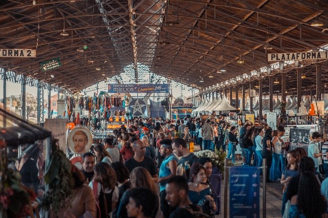 Mercado místico na Estação Cultura.