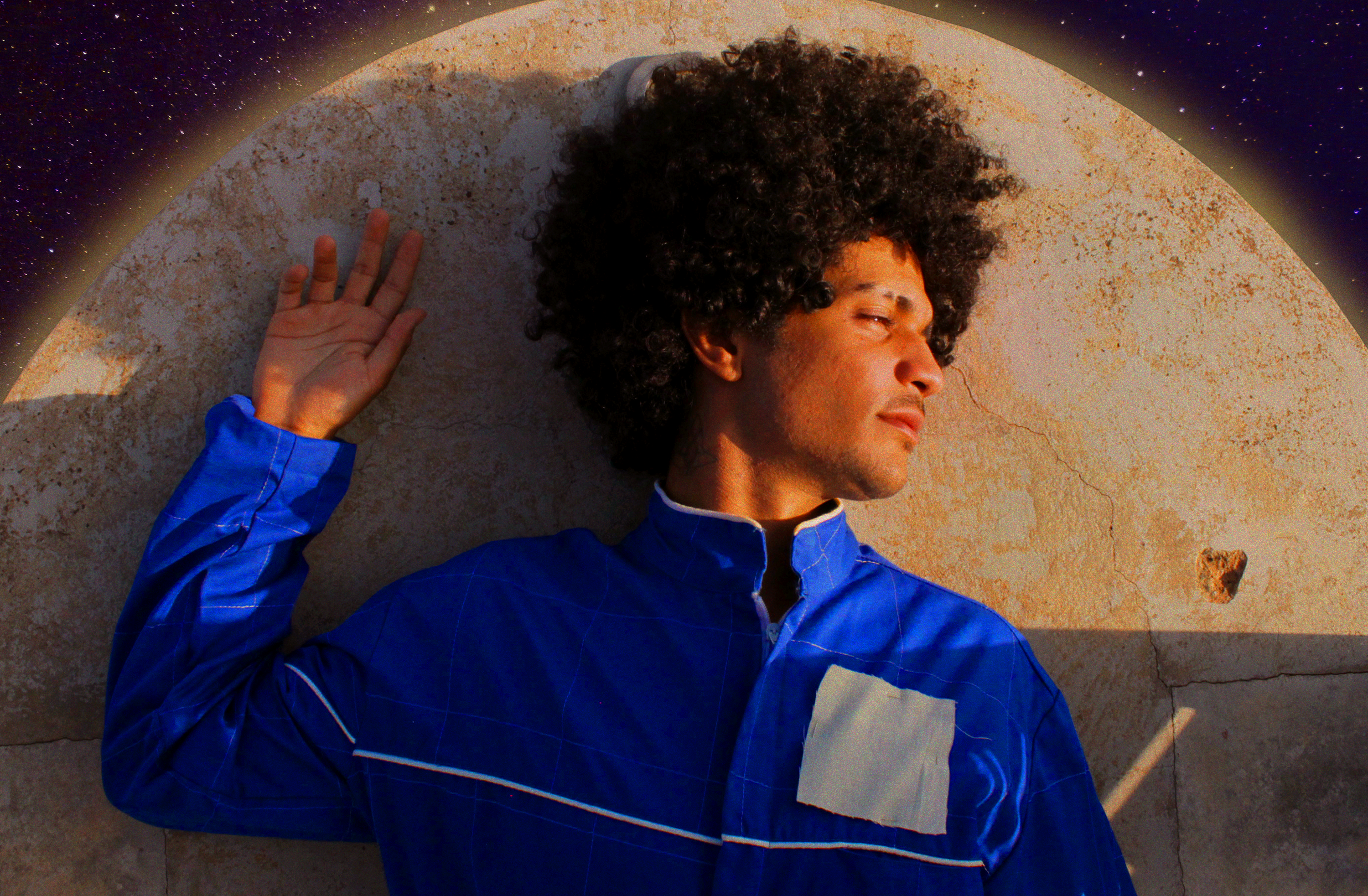 Capa do álbum Saudoso Amarais Foto Aline Coppo, edição Lucca Rolim e direção de arte Leandro Serizo