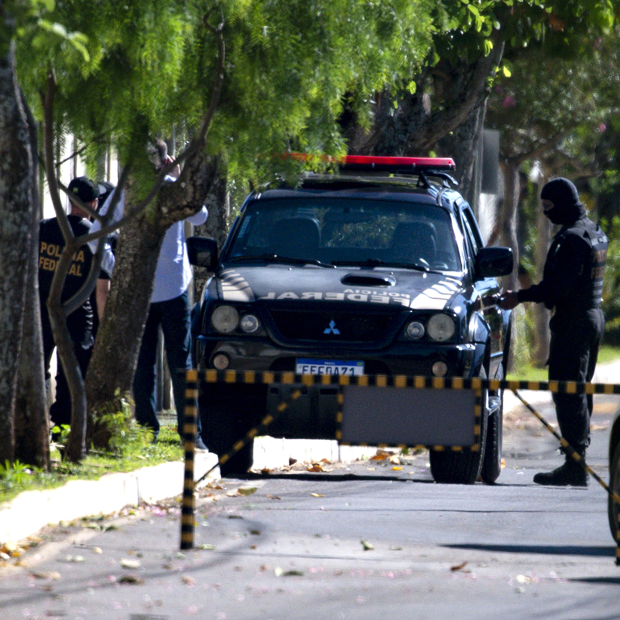 PF realiza operação contra esquema internacional de tráfico de armas