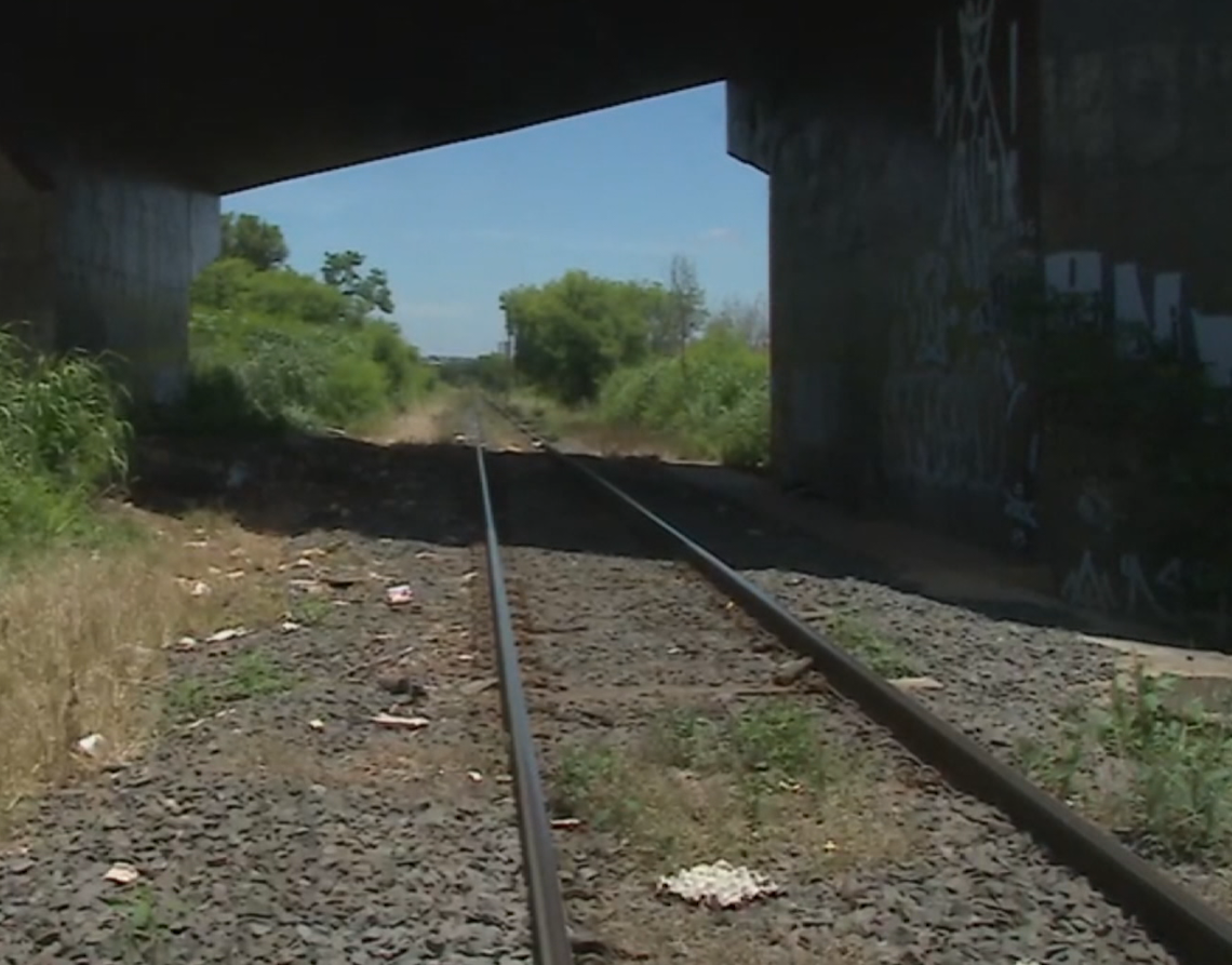 Torturada e morta: corpo de mulher é encontrado na linha do trem em Hortolândia