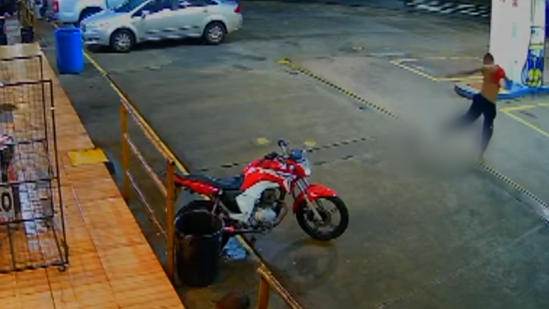 Cachorra é agredida em posto de combustíveis de Limeira