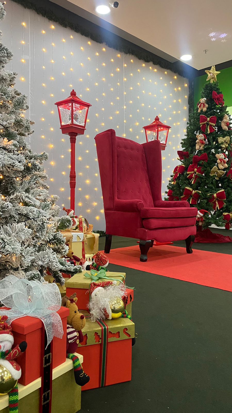 Com voo de helicóptero, Papai Noel chega em shopping de Paulínia nesta sexta