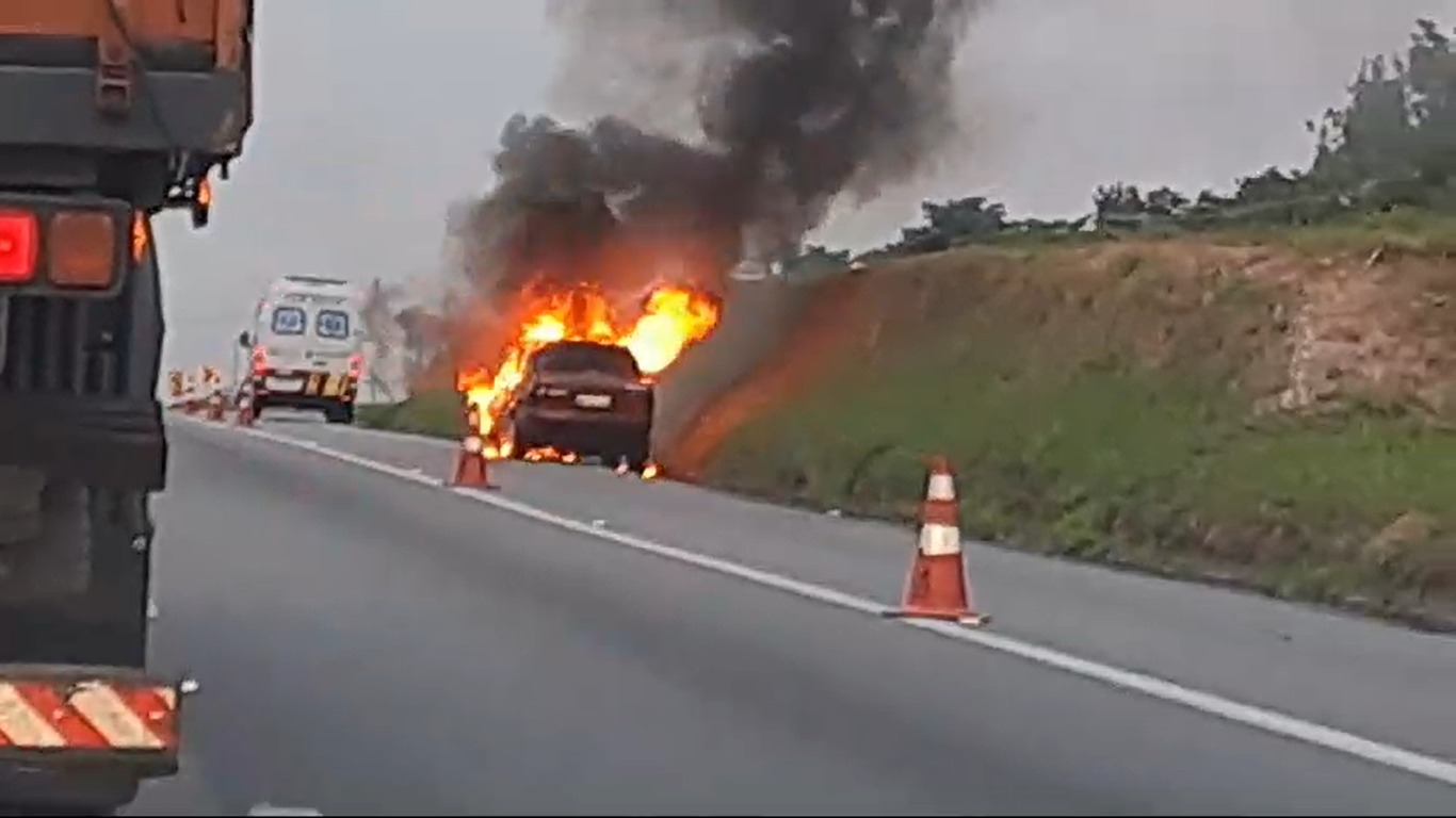 carro pega fogo pane mecânica taubaté