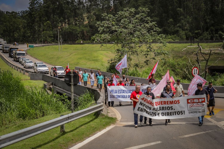 Trabalhadores da Avibras fazem manifestação em São José