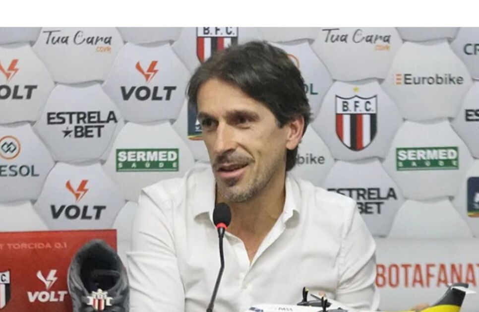 Treinador português é apresentado no Botafogo