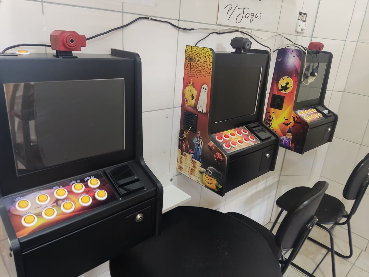 máquinas caça-níqueis Três máquinas caça-níqueis foram apreendidas na manhã desta quarta-feira (06) no bairro Santa Inês II, em São José dos Campos