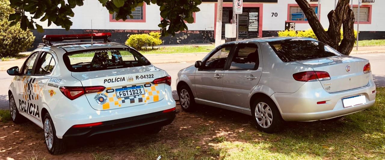 No veículo, os policiais não encontraram nada suspeito mas o condutor do automóvel recebeu voz de prisão pela denúncia de estelionato.