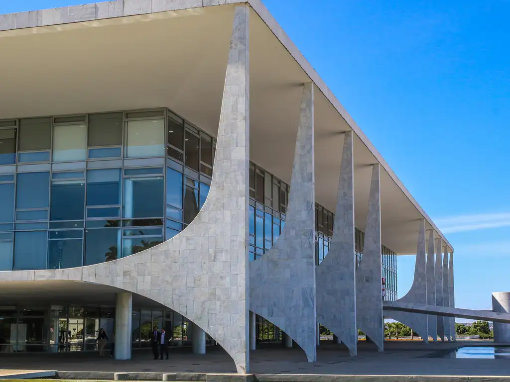 O Brasil nunca apostou num outsider