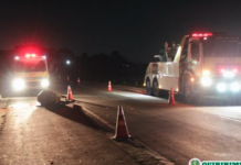 Carro capota após atropelar vaca no interior de SP